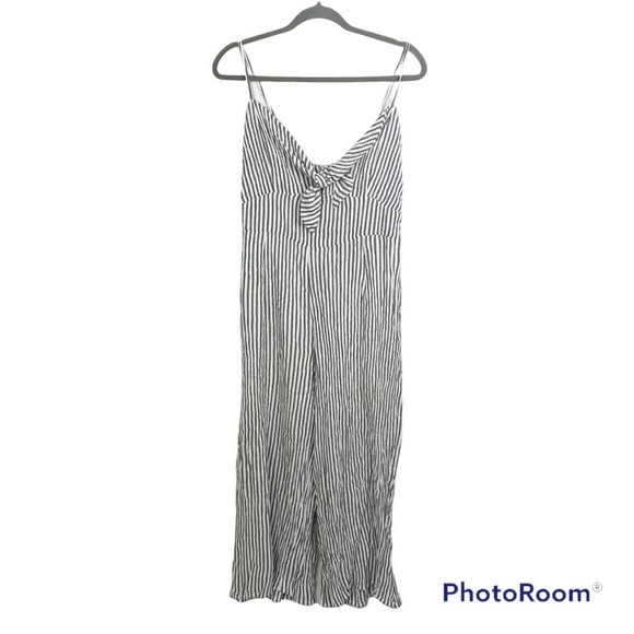 Elan gray and white striped jumpsuit tie front bust size L Nwt - Picture 1 of 7